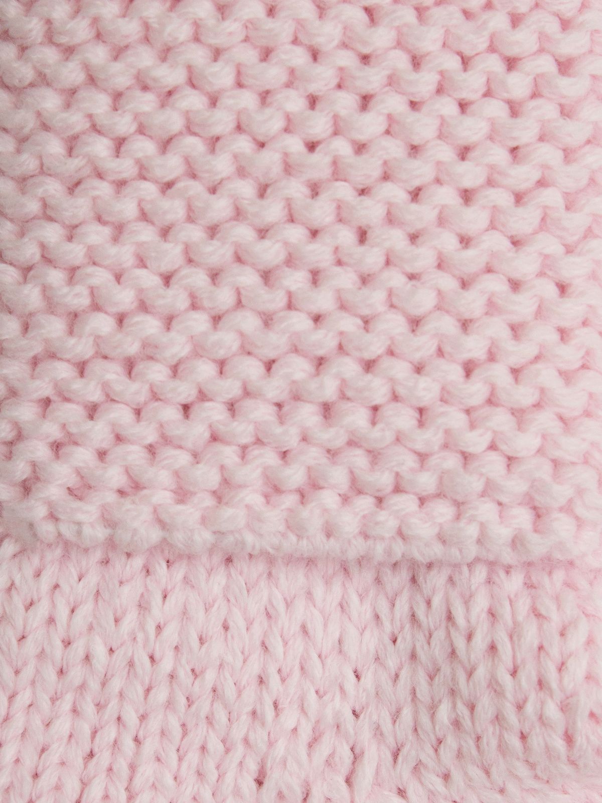 Вязание спицами . Нежные розовые пинетки #22