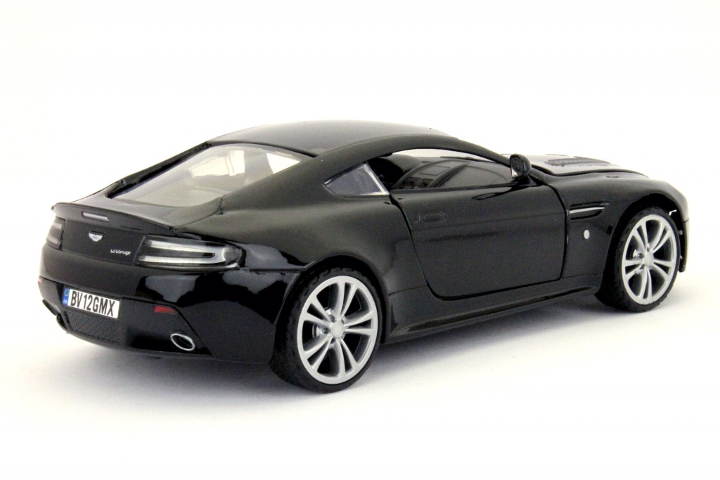 Машинки 1 24. Motormax 1 24 Aston Martin. Aston Martin 1/24. Aston Martin Vantage игрушка.