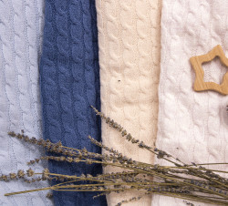 Одеяло-плед Осьминожка вязаное, утепленное,110x95 см молочный косичка