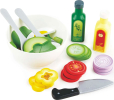 Игрушка Овощной салат Hape, 40 предметов в наборе, игрушечная еда и аксессуары
